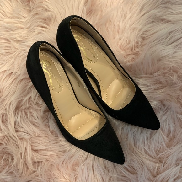 Black pumps. - Picture 2 of 3